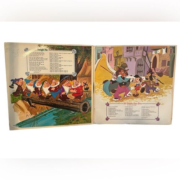 VINTAGE DISNEYS FAMILY REUNION LP 12” SOUNDTRACK W SING ALONG BOOK VINYL RECORD - Picture 5 of 7